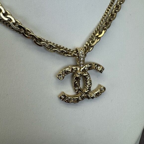 Chanel 21P Metal Double Layer Embossed Necklace - Picture 6 of 14